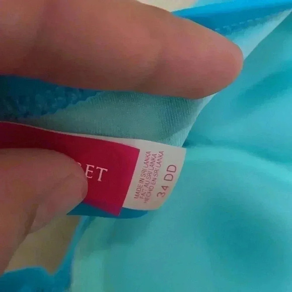 Victoria’s Secret - Picture 3 of 3